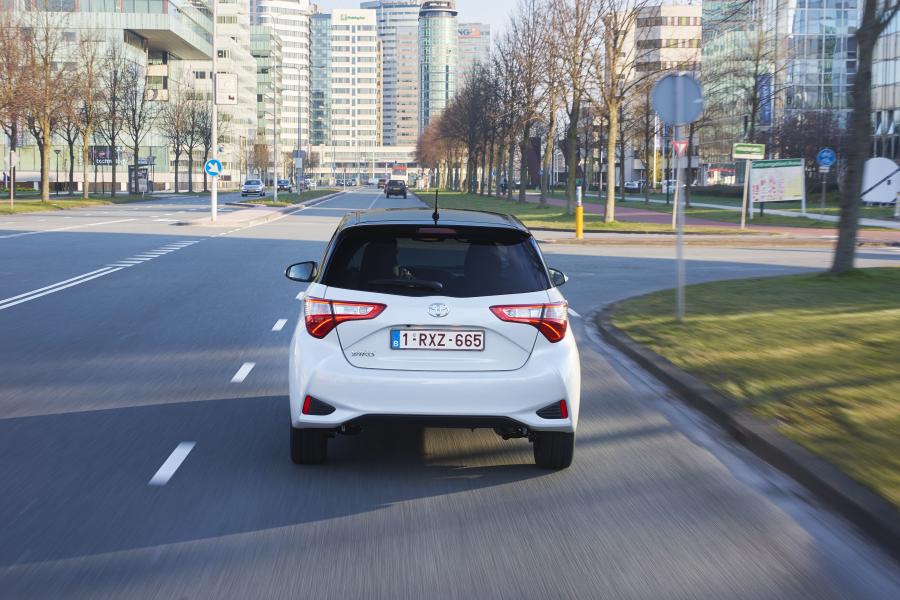  Toyota Yaris Bi-Tone 2017 года  (фото 33 из 36)